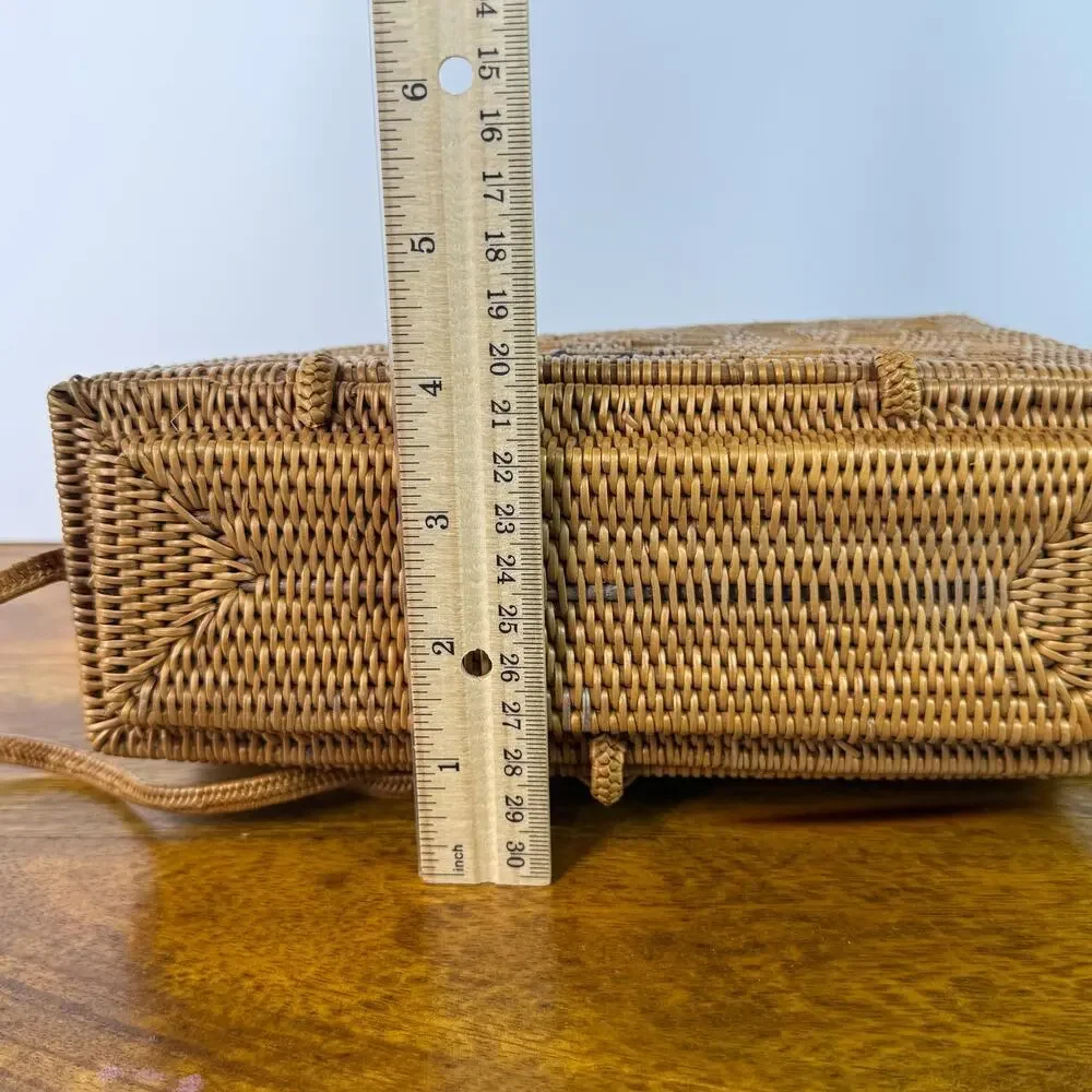 Vintage Woven Straw Grass Hawaiian Purse Crossbody